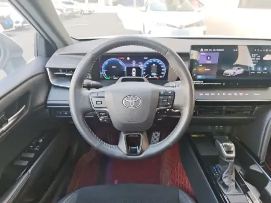 Toyota Camry 2024 (6900 км)