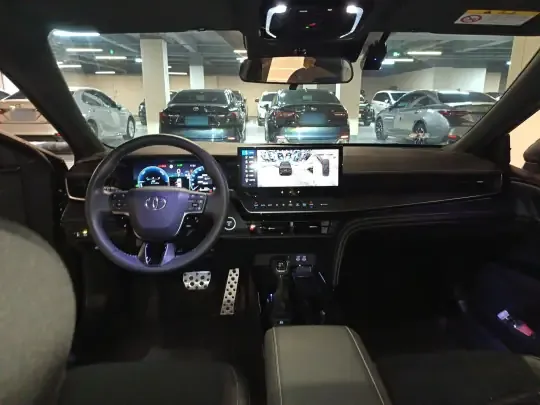 Toyota Camry 2024 (8900 км)