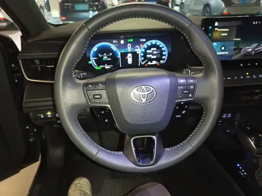 Toyota Camry 2024 (8900 км)