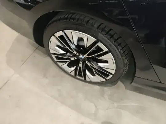 BMW 5 Series 2024 (14600 км)