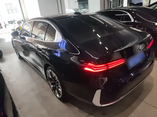 BMW 5 Series 2024 (14600 км)