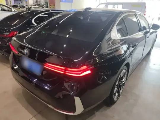 BMW 5 Series 2024 (14600 км)