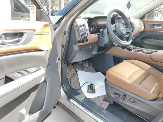 Nissan Pathfinder 2024 (7400 км)