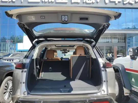 Nissan Pathfinder 2024 (7400 км)