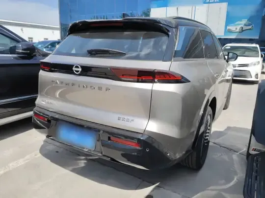 Nissan Pathfinder 2024 (7400 км)