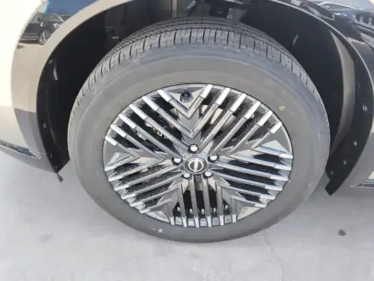 Nissan Pathfinder 2024 (7400 км)