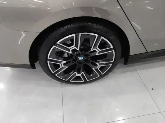 BMW i5 2024 (7300 км)