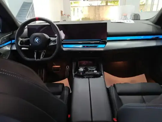 BMW i5 2024 (7300 км)