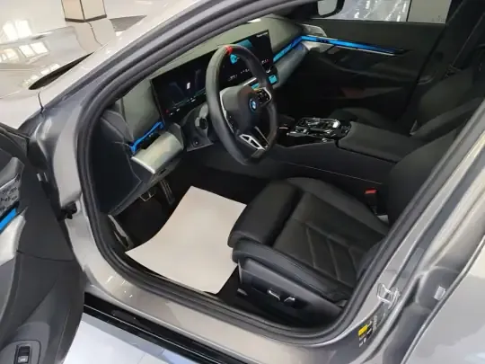 BMW i5 2024 (7300 км)