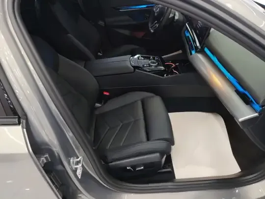 BMW i5 2024 (7300 км)