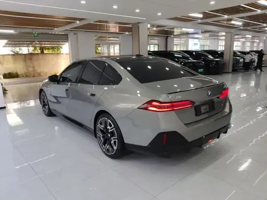 BMW i5 2024 (7300 км)
