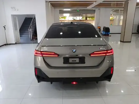 BMW i5 2024 (7300 км)