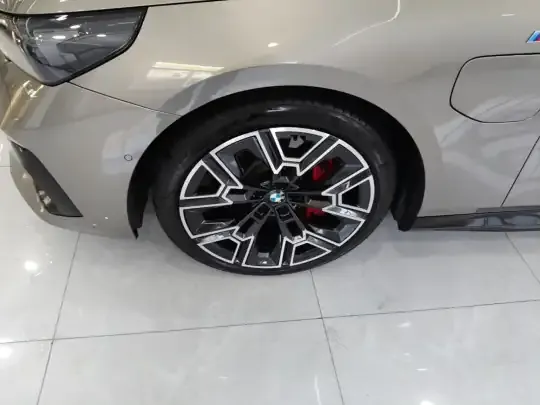 BMW i5 2024 (7300 км)