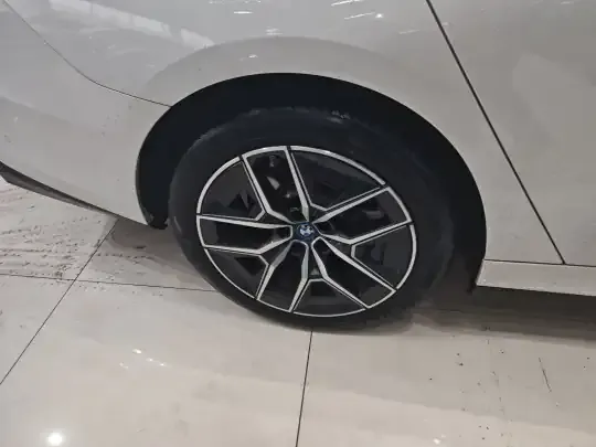BMW i5 2024 (18200 км)