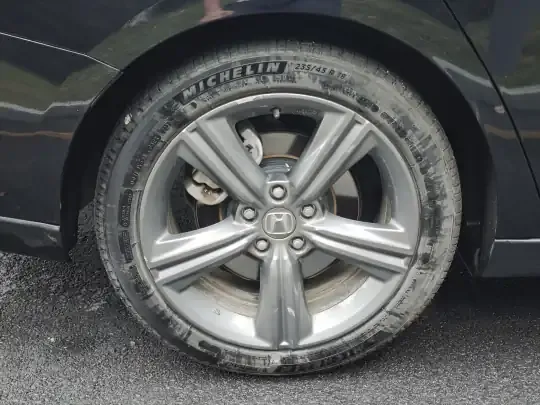 Honda Accord New Energy 2023 (38100 км)