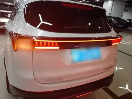 JETOUR X70 PLUS 2023 (29600 км)