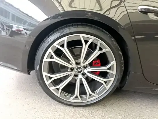 Audi A7L 2024 (6800 км)