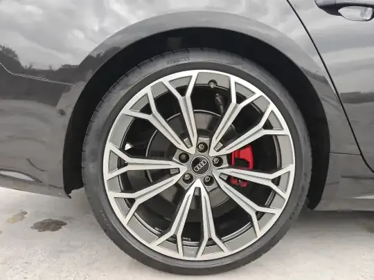 Audi A7L 2024 (6800 км)