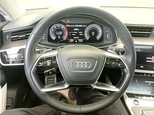 Audi A7L 2024 (6800 км)