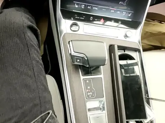 Audi A7L 2024 (6800 км)