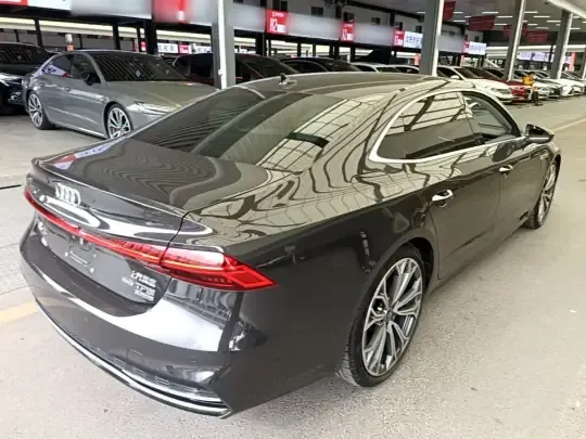 Audi A7L 2024 (6800 км)