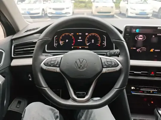 Volkswagen Tiguan L 2024 (24600 км)