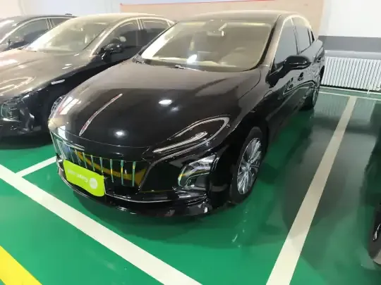 Hongqi E-QM5 2024 (27900 км)