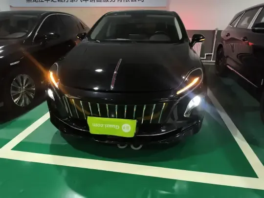 Hongqi E-QM5 2024 (27900 км)