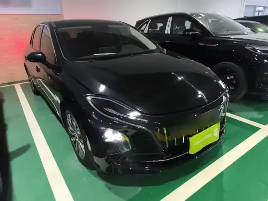 Hongqi E-QM5 2024 (27900 км)