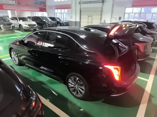 Hongqi E-QM5 2024 (27900 км)