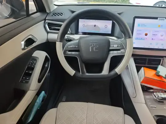 BYD Yuan UP 2024 (15700 км)
