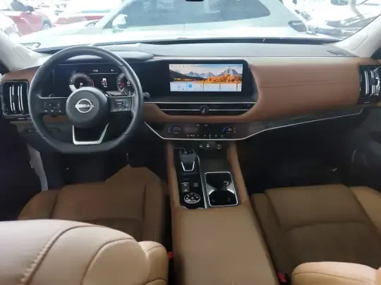 Nissan Pathfinder 2024 (8800 км)