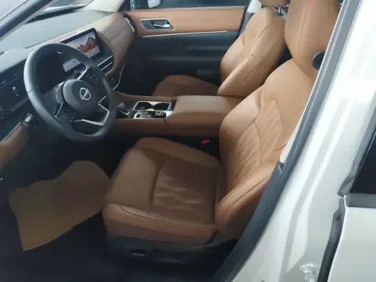 Nissan Pathfinder 2024 (8800 км)