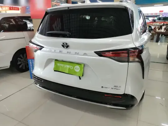 Toyota Sienna 2024 (18900 км)