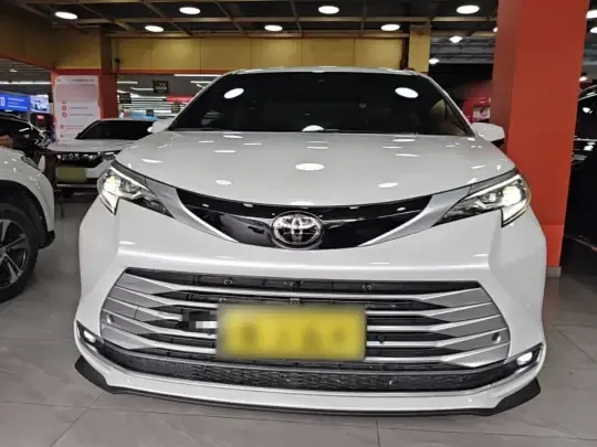 Toyota SIENNA 2024 (65300 км)