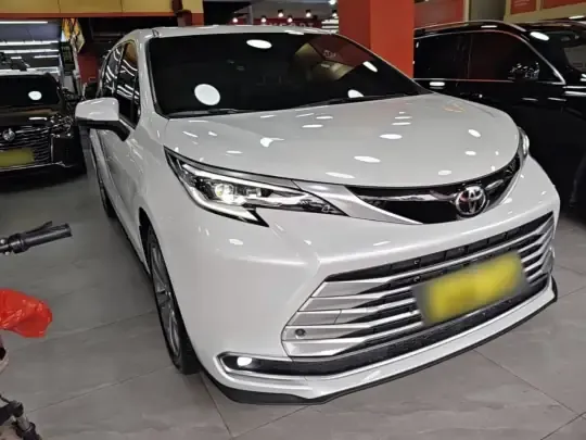 Toyota SIENNA 2024 (65300 км)