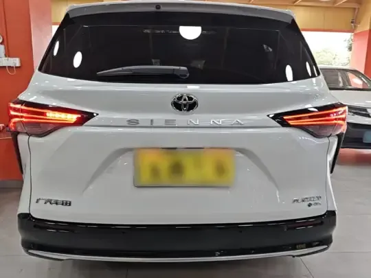 Toyota SIENNA 2024 (65300 км)