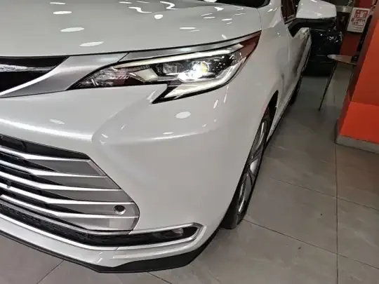 Toyota SIENNA 2024 (65300 км)