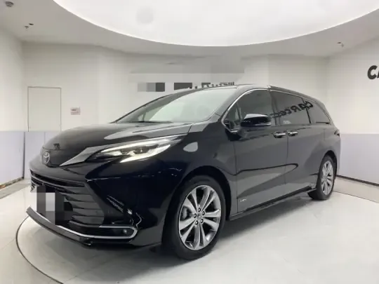Toyota Sienna 2024 (9700 км)