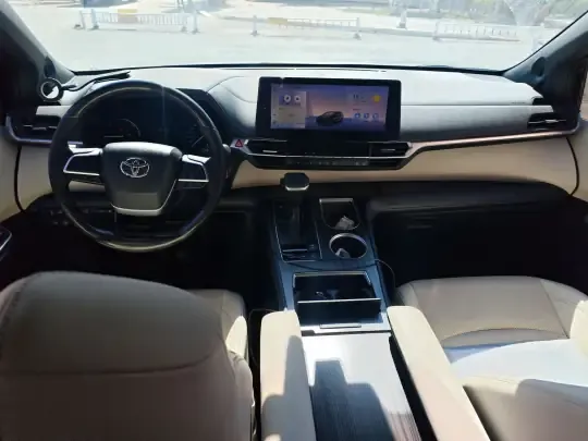 Toyota Sienna 2024 (24800 км)