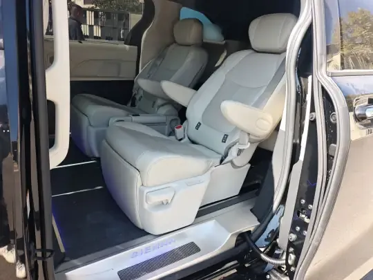Toyota Sienna 2024 (24800 км)