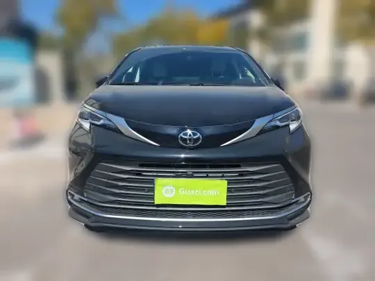 Toyota Sienna 2024 (24800 км)