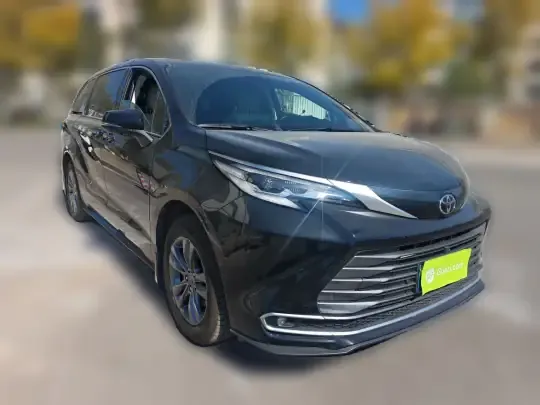 Toyota Sienna 2024 (24800 км)