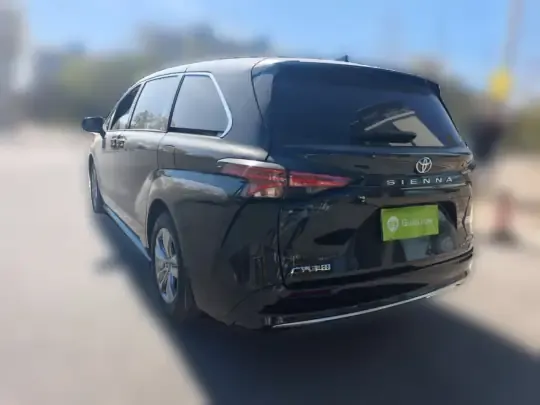 Toyota Sienna 2024 (24800 км)