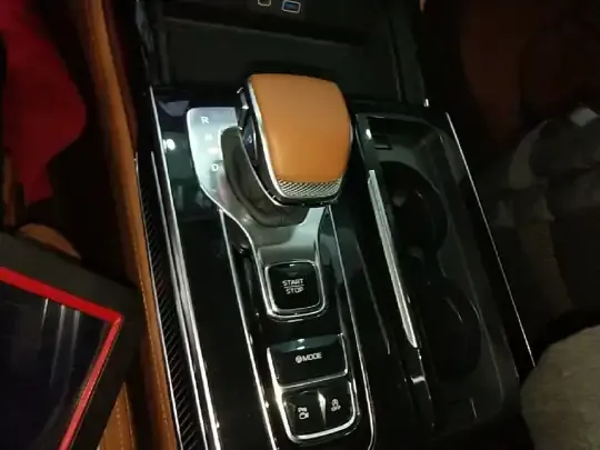 Hongqi H9 2024 (23000 км)
