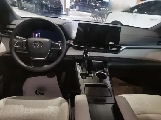 Toyota Granvia 2024 (4500 км)