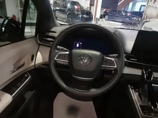 Toyota Granvia 2024 (4500 км)