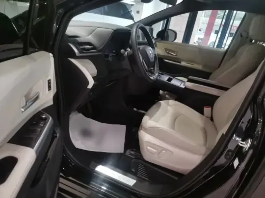 Toyota Granvia 2024 (4500 км)