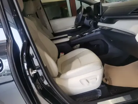 Toyota Granvia 2024 (4500 км)