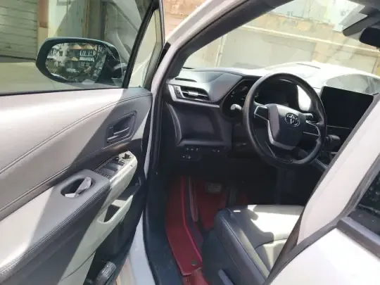 Toyota Granvia 2024 (37900 км)